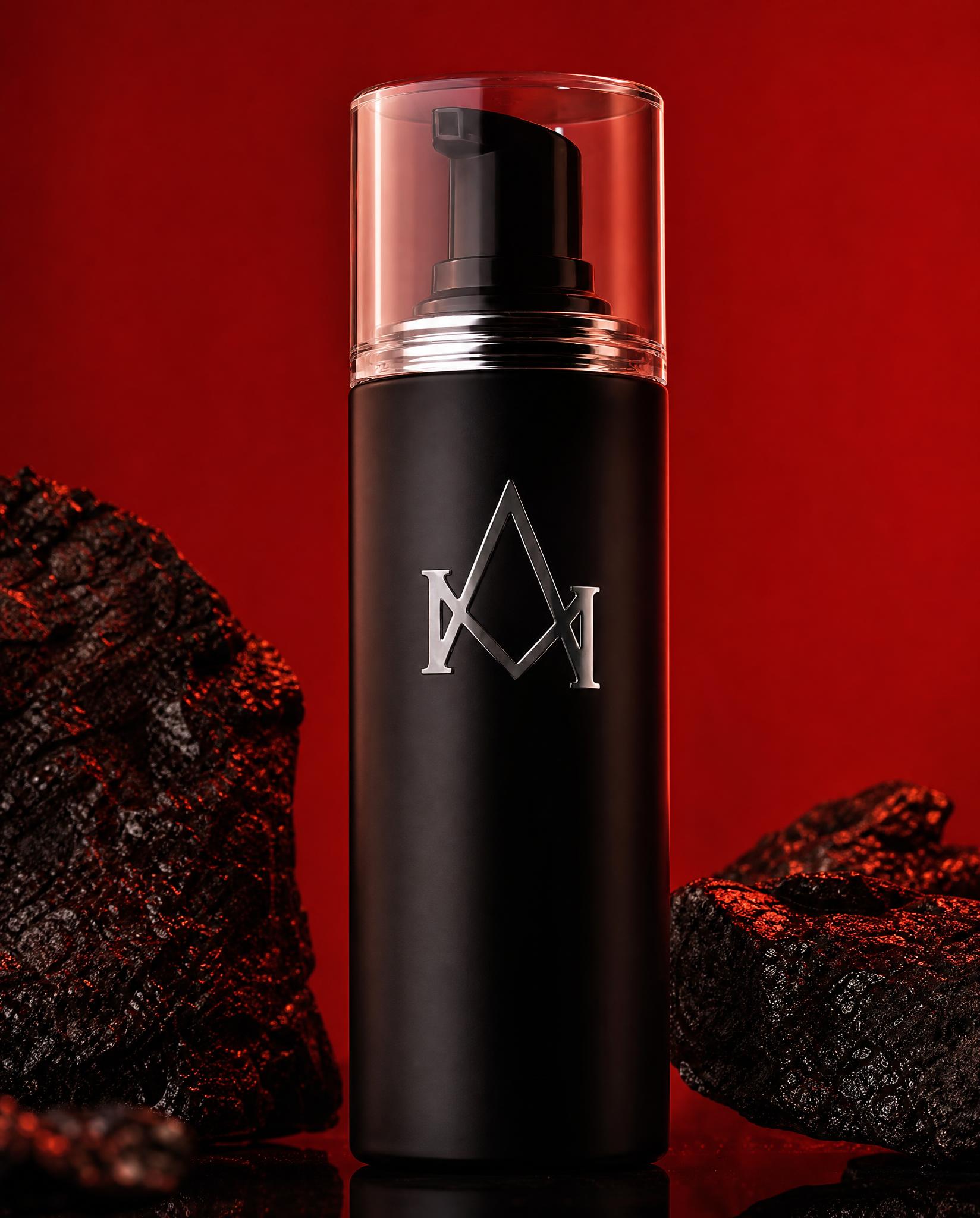 Maioral Spray em destaque sobre fundo vermelho